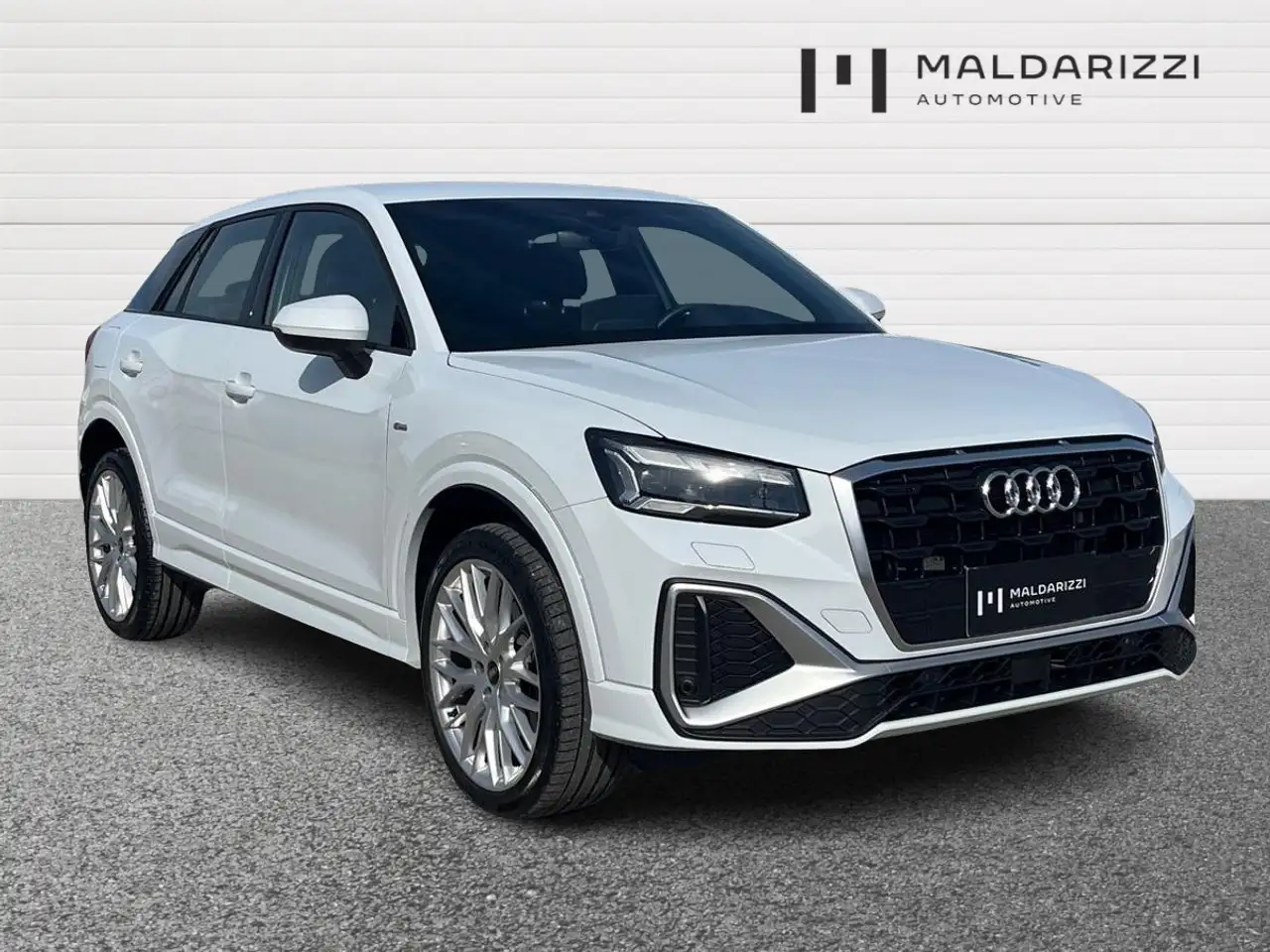 Audi Q2 35 2.0 tdi S line edition s-tronic — photo 1 of 10