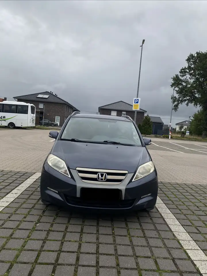 Honda FR-V 2.2 CTDi Comfort — photo 1 of 15