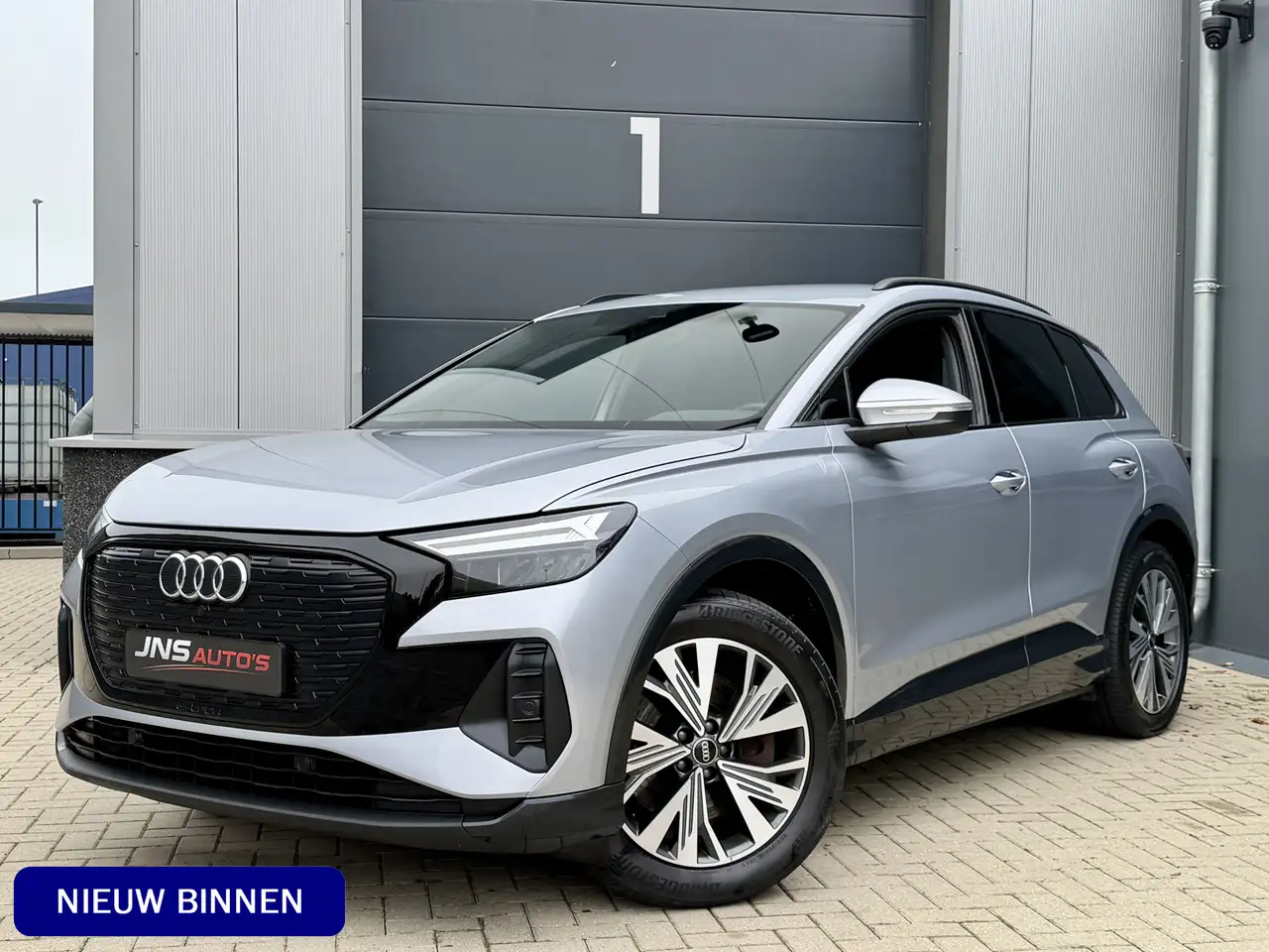 Audi Q4 e-tron 40 Advanced edition 77 kWh *Florettsilber* Navigat — photo 1 of 40