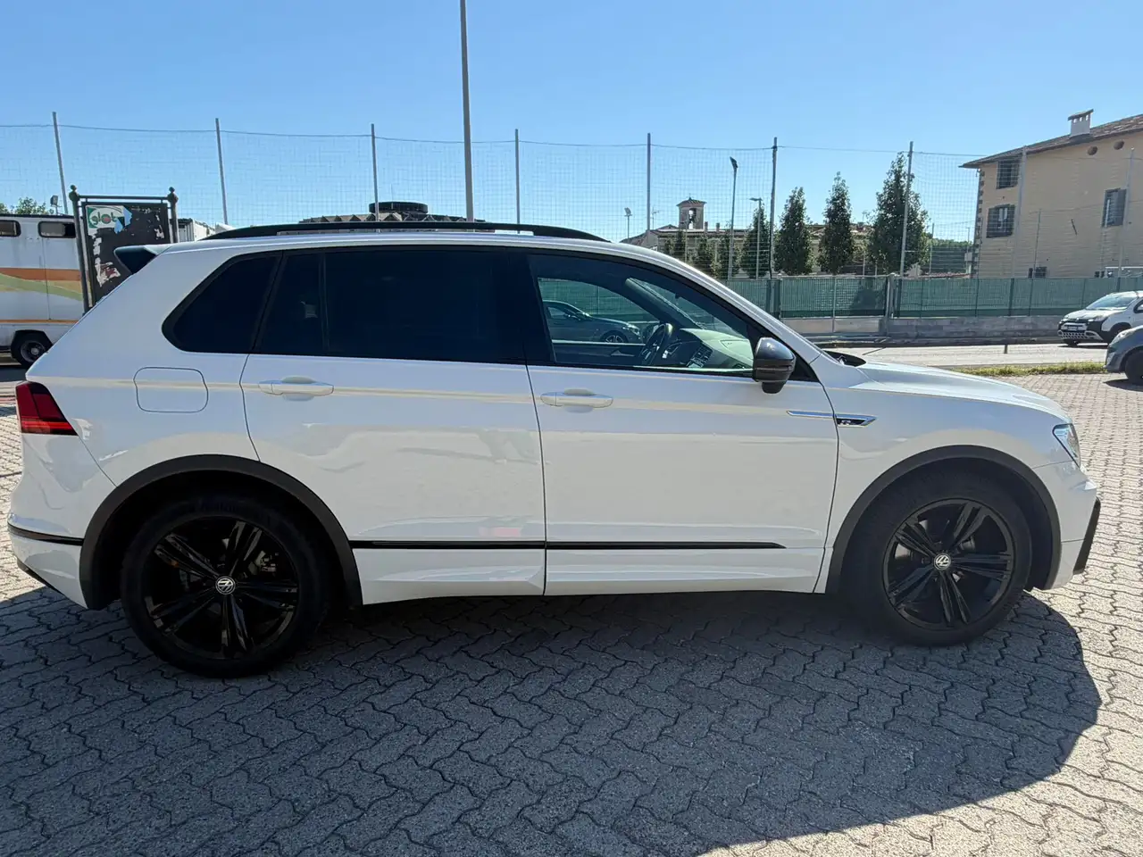 Volkswagen Tiguan Tiguan II 2.0 TDI Sport 150cv R-Line Black — photo 1 of 7