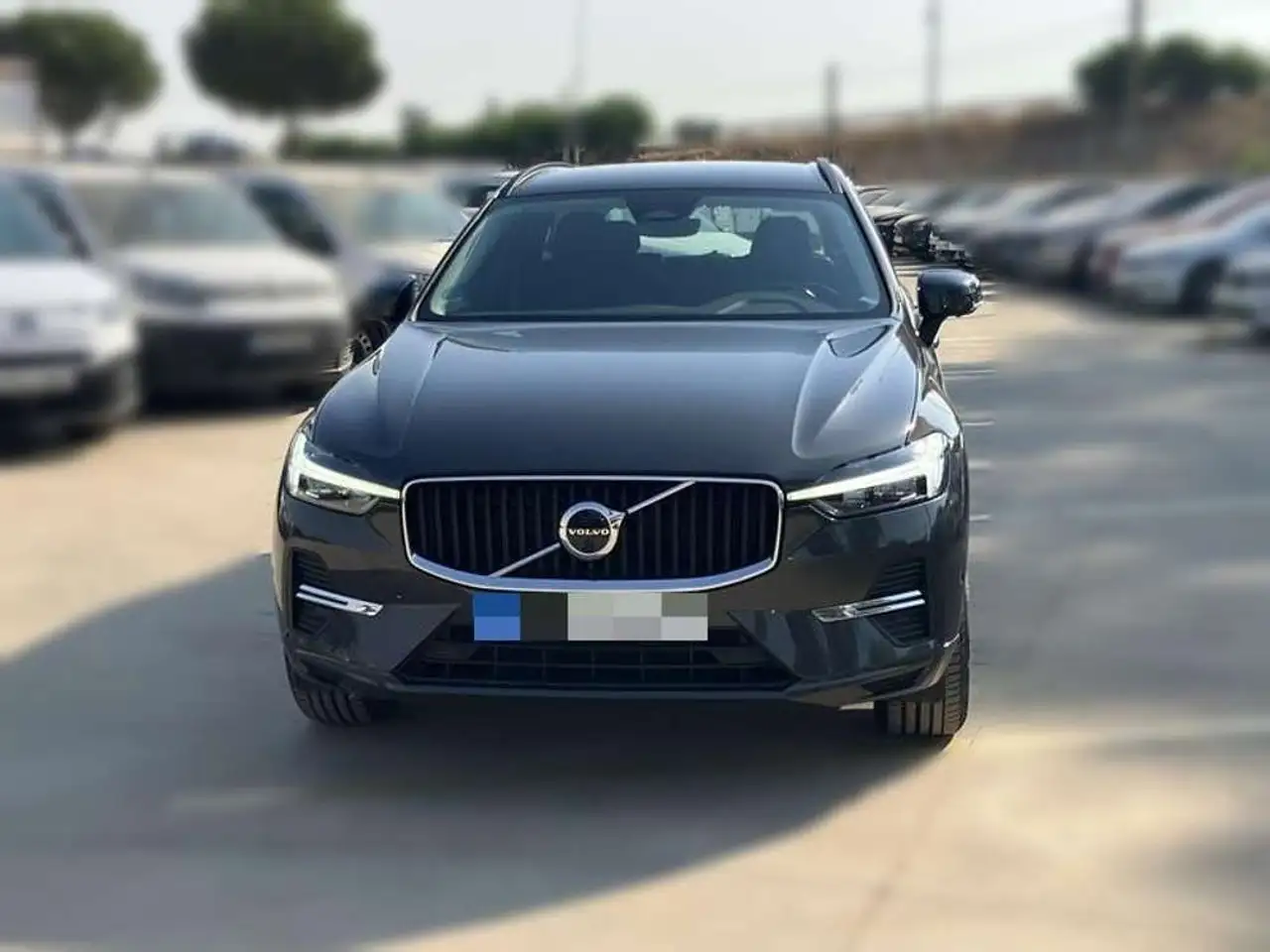 Volvo XC60 2.0 B4 D MOMENTUM PRO AUTO — photo 1 of 15