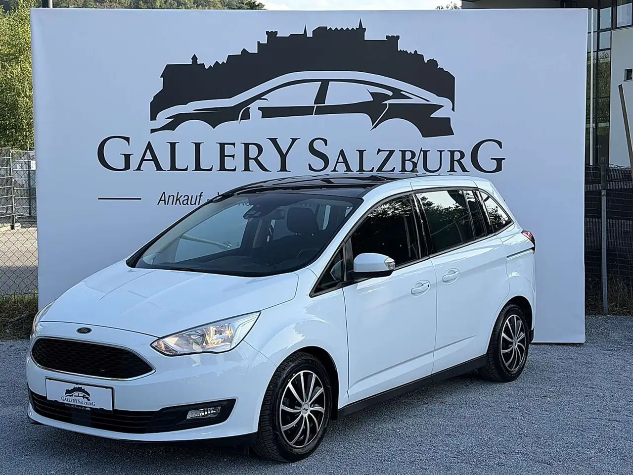 Ford Grand C-Max Grand C-MAX Titanium 1,5 TDCi S/S — photo 1 of 26