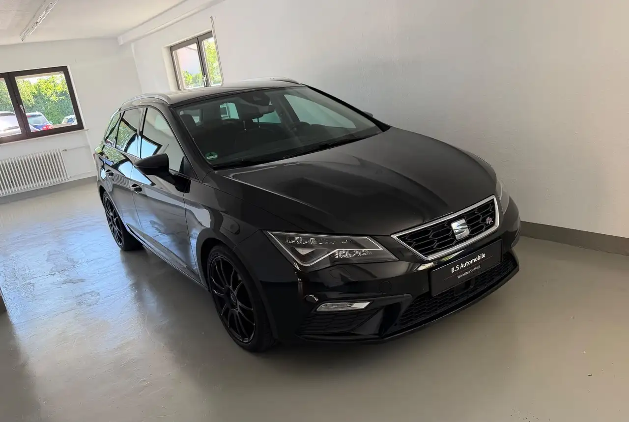 SEAT Leon ST FR 2.0TDI DSG Black Matt Edition Virtual — photo 1 of 11