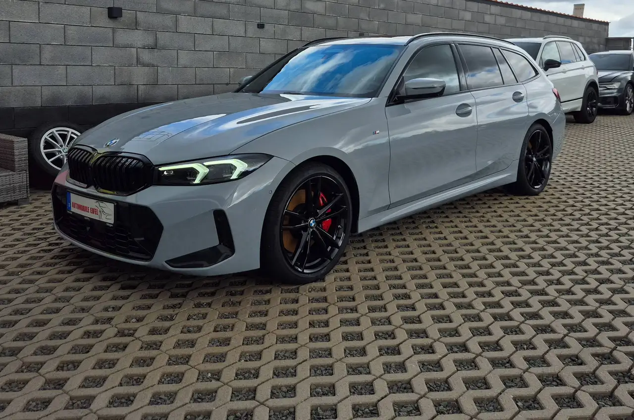 BMW 320 320 d xDrive M Sport*PANORAMA*HUD*360KAM*H&K*AHK*SHT*ACC*ALU* — photo 1 of 40