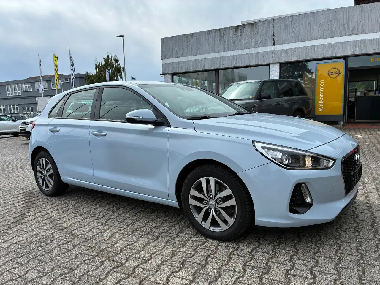 Hyundai i30 Automatik, interessante Farbe — photo 1 of 13