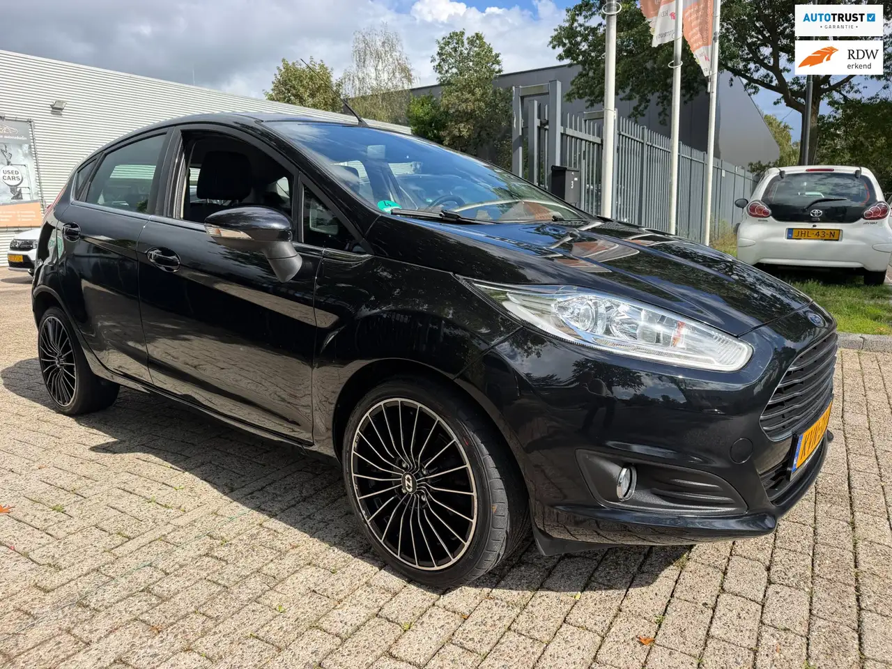 Ford Fiesta 1.6 Ti-VCT Titanium AUTOMAAT 5 deurs, airco, cruis — photo 1 of 40