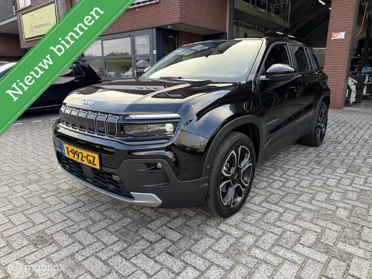 Jeep Avenger Summit 54 kWh NAVI*CAMERA*ACC*PDC*CARPLAY*LED* — photo 1 of 23