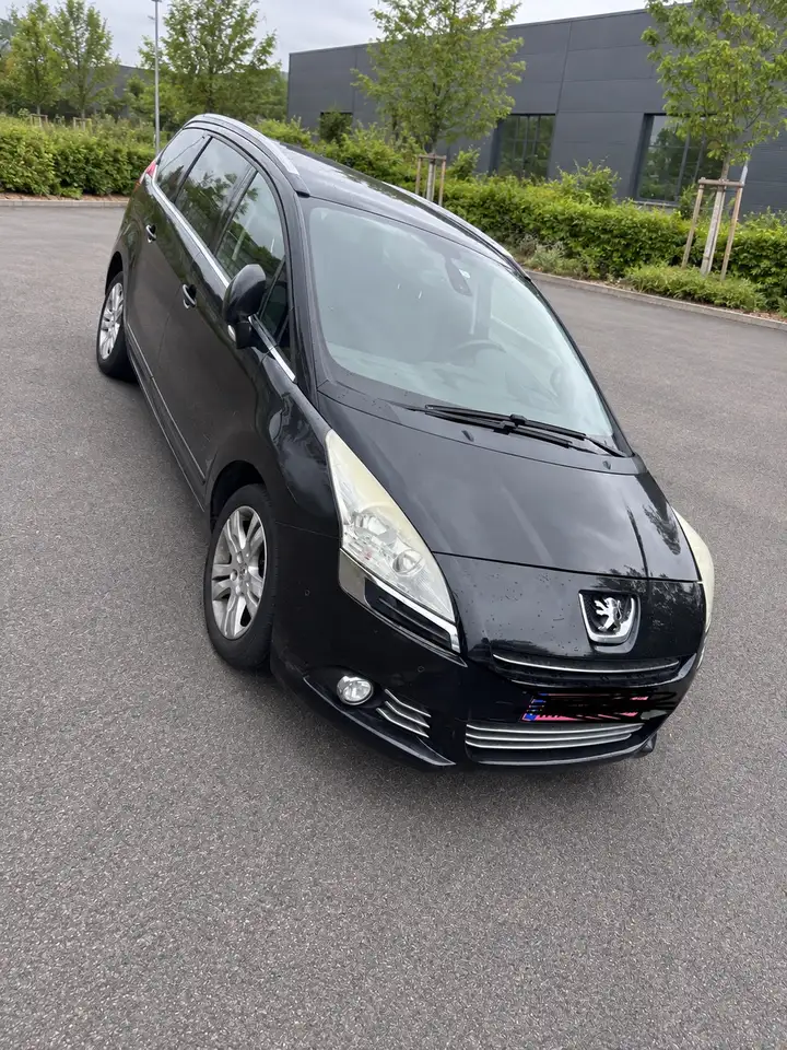 Peugeot 5008 5008 1.6i Confort Pack — photo 1 of 8