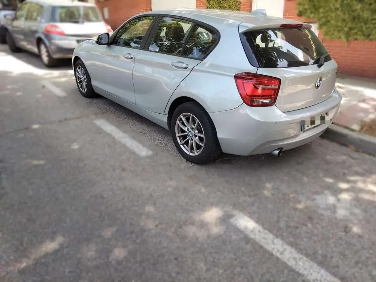 BMW 116 116d — photo 1 of 9