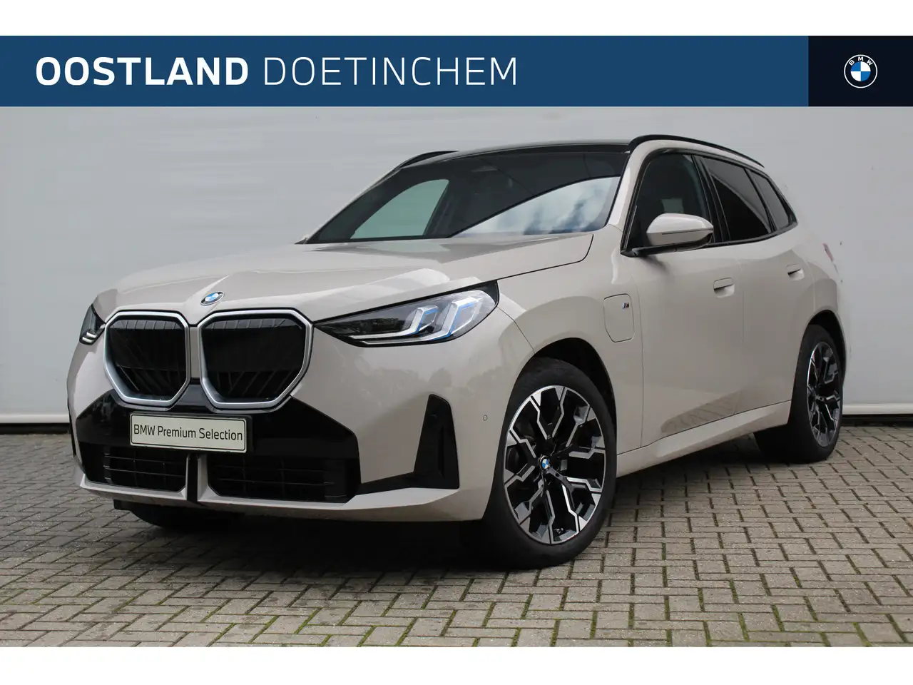 BMW X3 30e xDrive M Sport Automaat / Trekhaak / Panoramad — photo 1 of 33