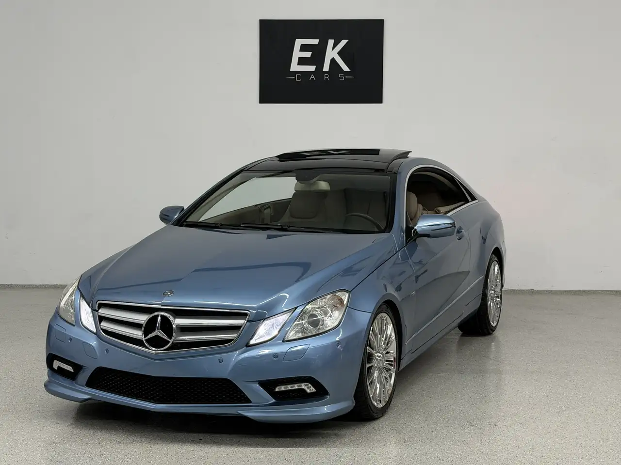 Mercedes-Benz E 350 CGI Amg-Line Aut. *PANO* *SITZH* *AMBIENTE* *PDC* — photo 1 of 20