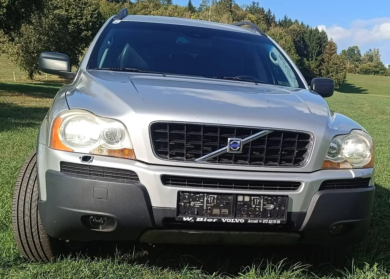 Volvo XC90 XC90 D5 Geartronic AWD — photo 1 of 21