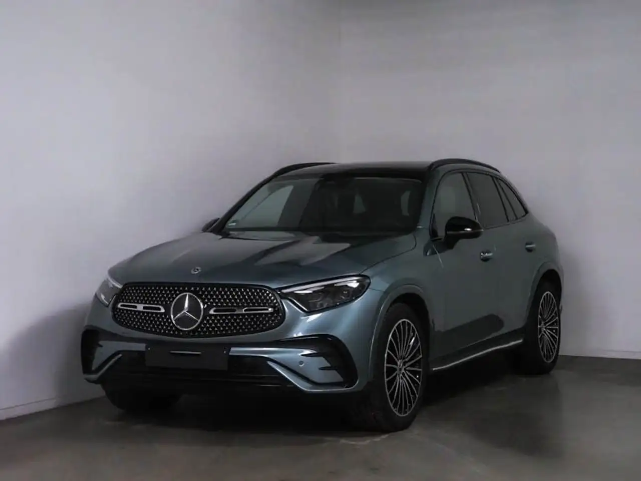 Mercedes-Benz GLC 200 4M AMG+NIGHT+PANO+20+DIGITAL+AHK+360+DIS — photo 1 of 12