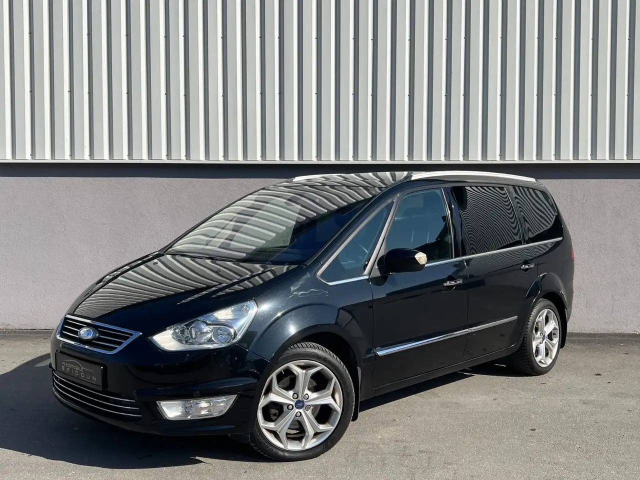 Ford Galaxy Titanium*PDC*NAVI*LEDER*7SITZER* — photo 1 of 18