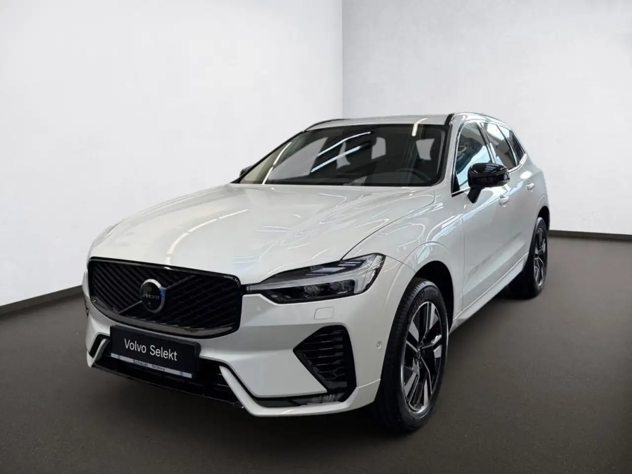 Volvo XC60 B5 AWD Plus Dark Aut. — photo 1 of 21
