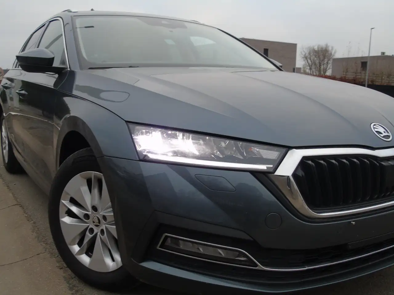 Skoda Octavia SW 1.0 TSI Ambition*1e Eigen*Carplay*Keyless Go*Xenon*WEINIG KM — photo 1 of 15