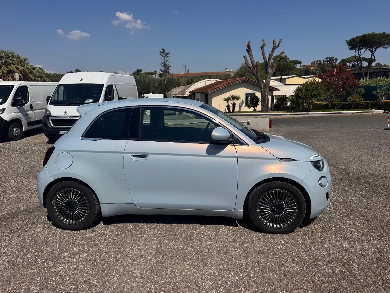 Fiat 500e 42 kWh Icon + — photo 1 of 11