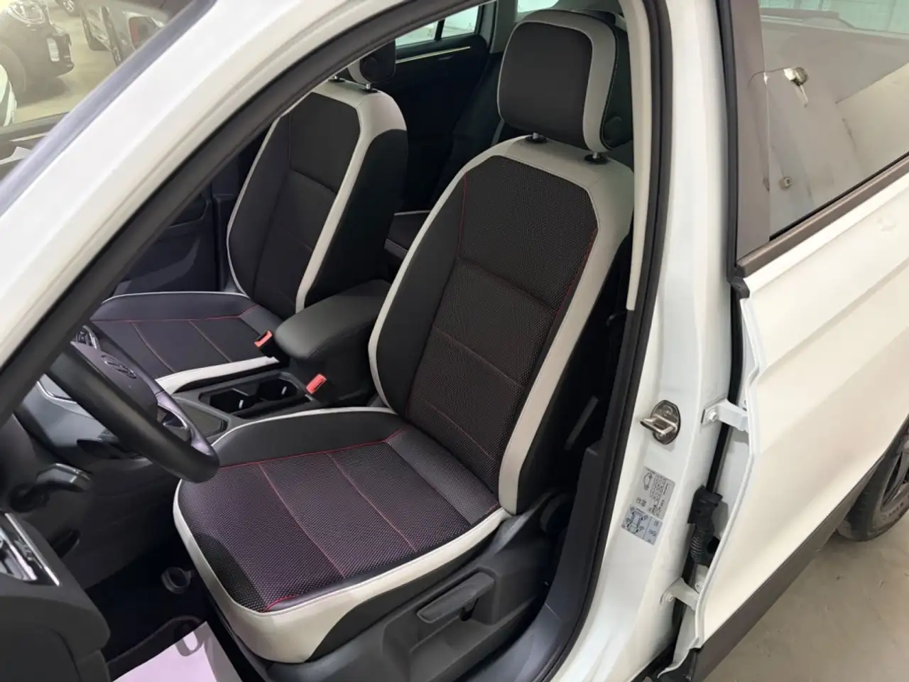 2023 Volkswagen Tiguan 2.0TDI Urban Sport DSG 110kW, photograph 12