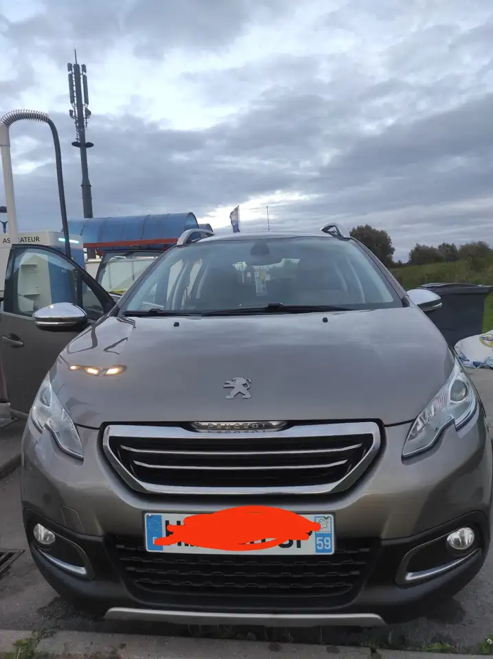 Peugeot 2008 1.2 PureTech 110ch S&S EAT6 Allure — photo 1 of 18