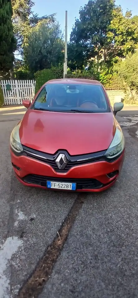 Renault Clio — photo 1 of 9