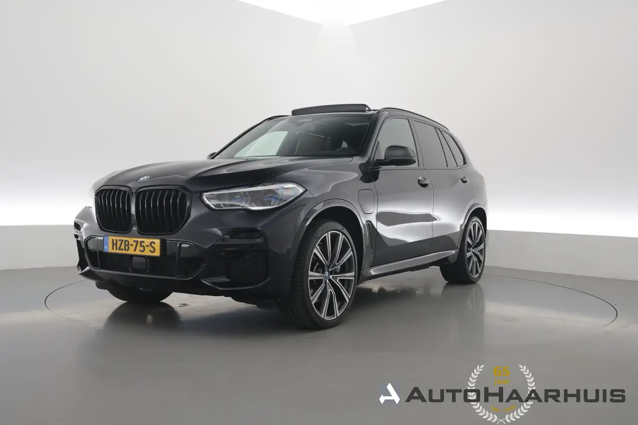 BMW X5 xDrive45e M Sport | Rijklaar! | Skylounge | HUD | — photo 1 of 40