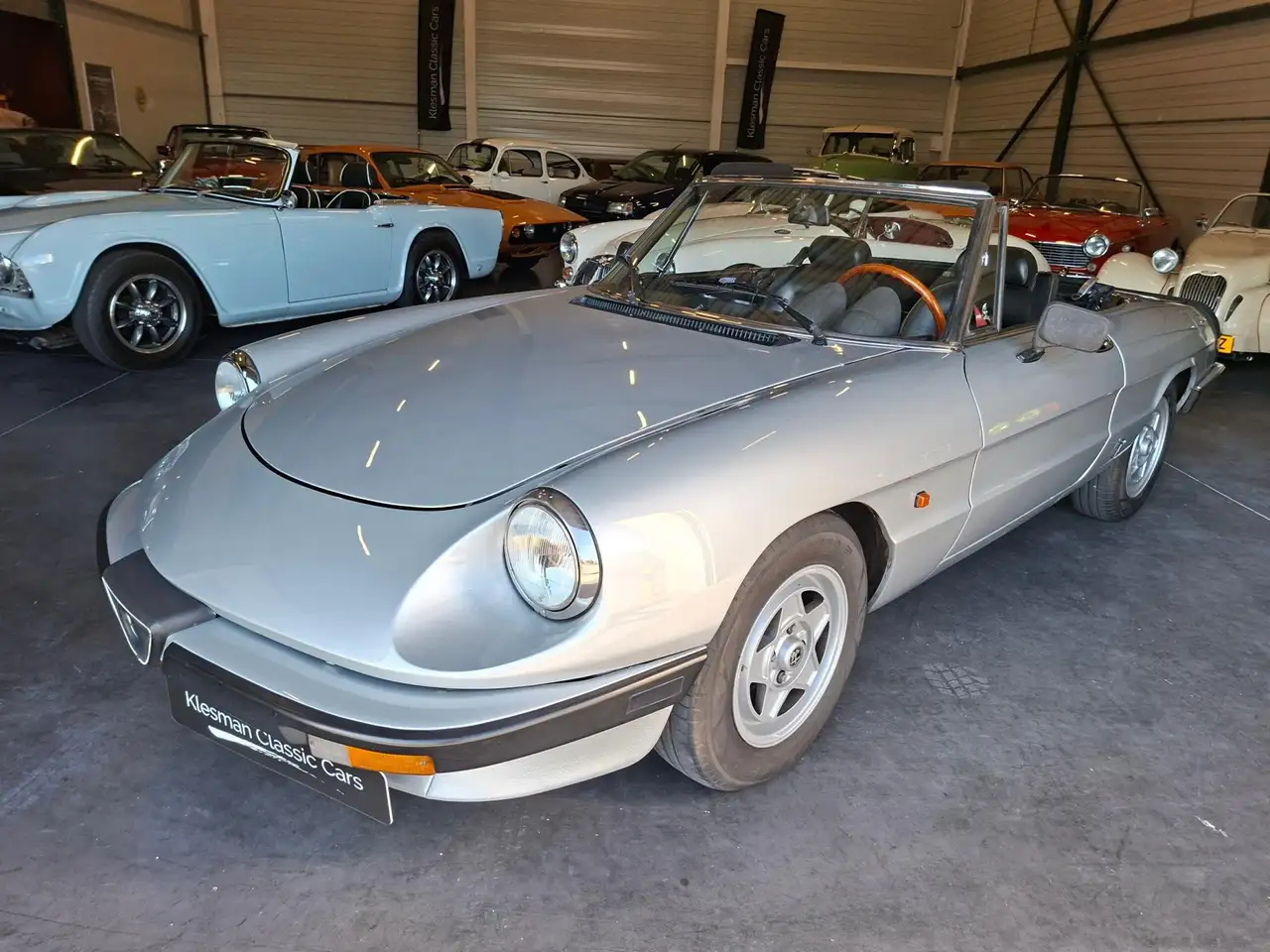 Alfa Romeo Spider 2.0 — photo 1 of 40