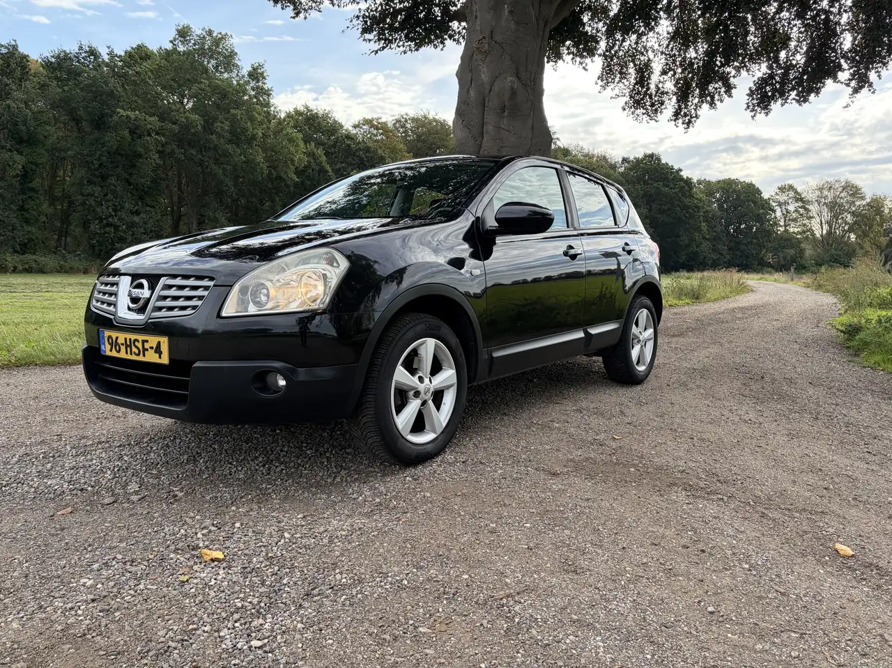 Nissan Qashqai 2.0 Acenta — photo 1 of 9