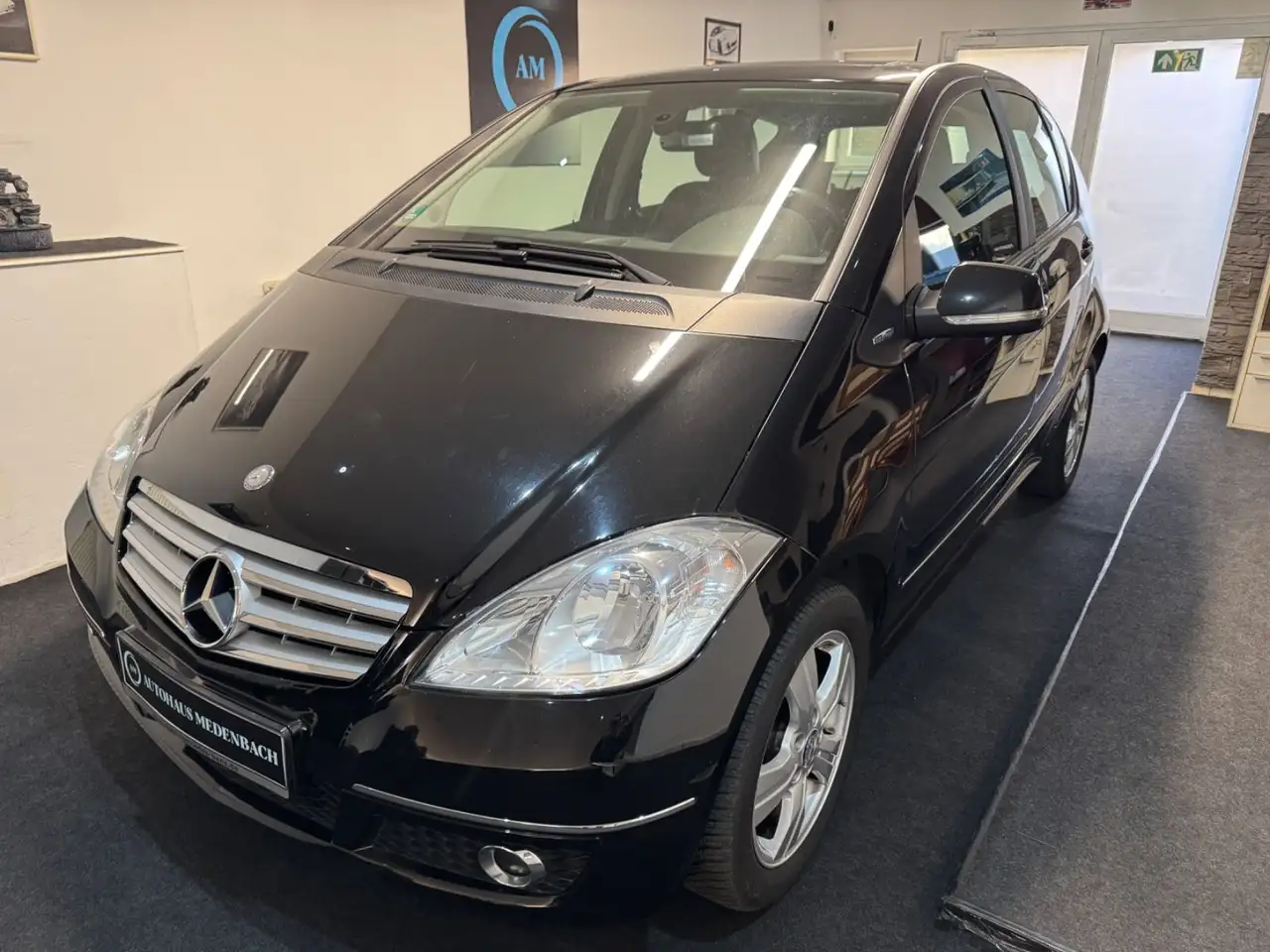 Mercedes-Benz A 160 AVANTGARDE Panorama Tempomat TÜV Neu — photo 1 of 16