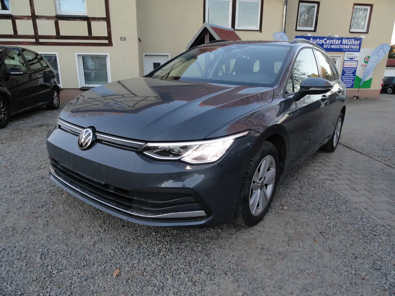 Volkswagen Golf Variant 8 Life LED/Navi/Virtual Cockpit — photo 1 of 22