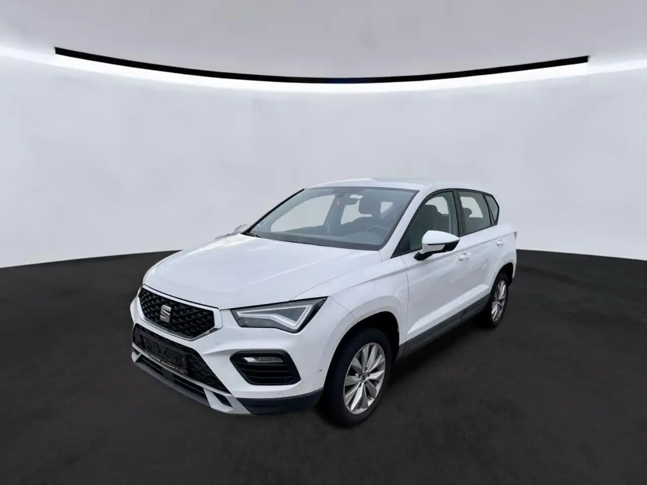 SEAT Ateca Style 2.0TDI DSG Navi SHZ LED Alu17 — photo 1 of 7