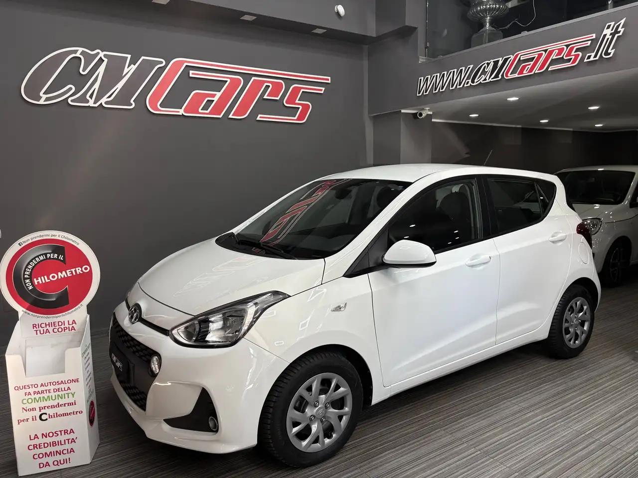 Hyundai i10 1.0 GPL di SERIE 67cv Login — photo 1 of 15