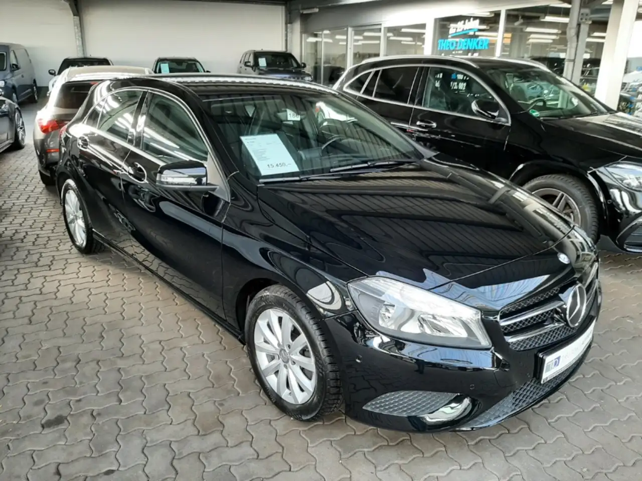 Mercedes-Benz A 180 7G DCT Style PDC Nav — photo 1 of 9