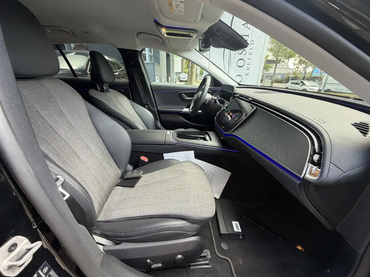 2025 Mercedes-Benz E 300 de T 9G-TRONIC AVANTGARDE | DISTR.+, photograph 8
