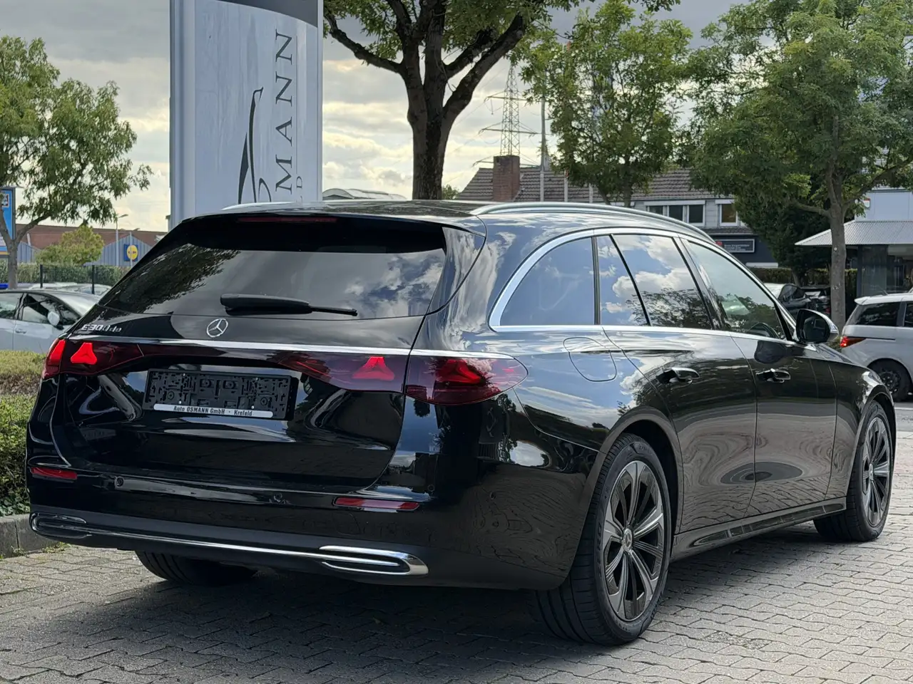 2025 Mercedes-Benz E 300 de T 9G-TRONIC AVANTGARDE | DISTR.+, photograph 4