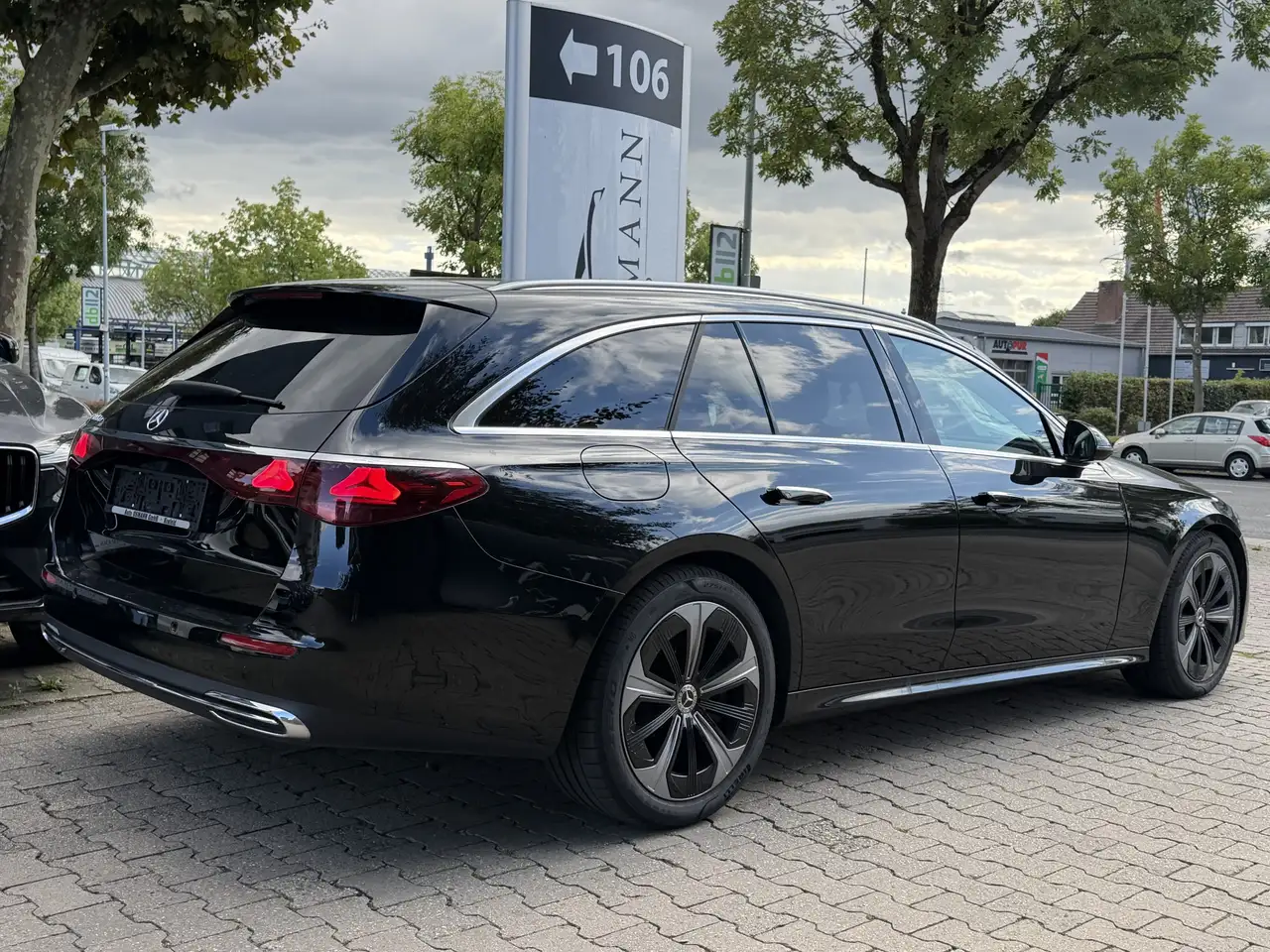 2025 Mercedes-Benz E 300 de T 9G-TRONIC AVANTGARDE | DISTR.+, photograph 3