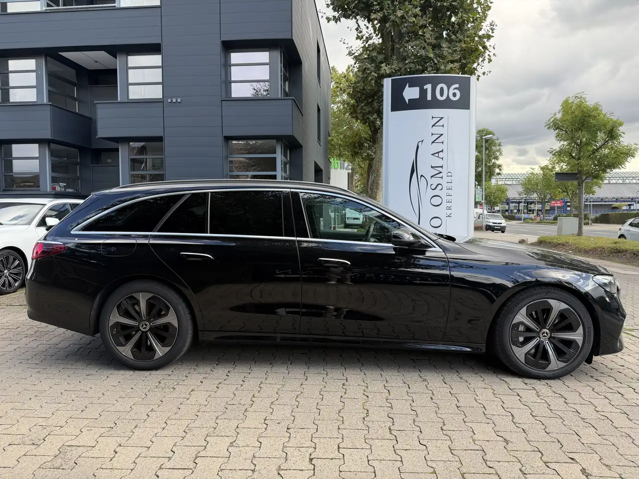 2025 Mercedes-Benz E 300 de T 9G-TRONIC AVANTGARDE | DISTR.+, photograph 2