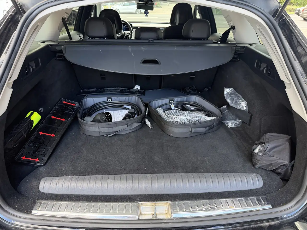 2025 Mercedes-Benz E 300 de T 9G-TRONIC AVANTGARDE | DISTR.+, photograph 9