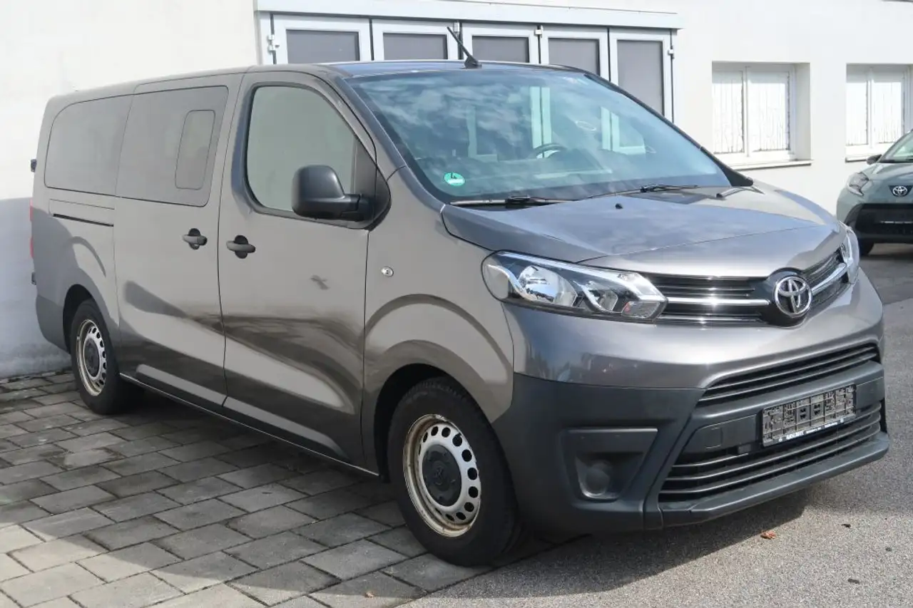 Toyota Proace 1,5-l-D-4D L2 (9-Si.) Verso Shuttle — photo 1 of 15