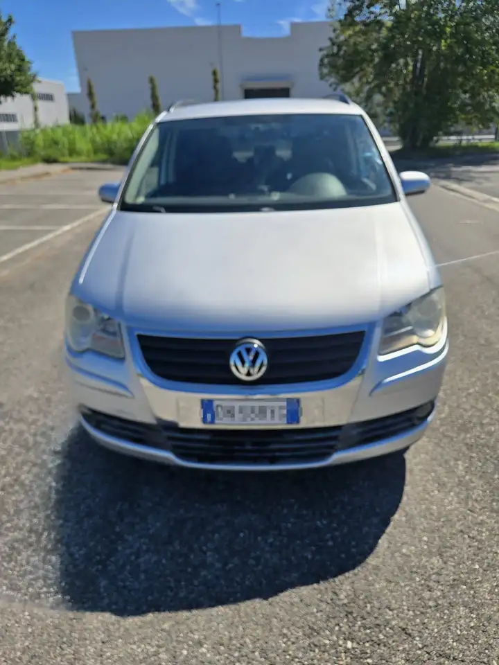 Volkswagen Touran 1.9 tdi Highline — photo 1 of 6