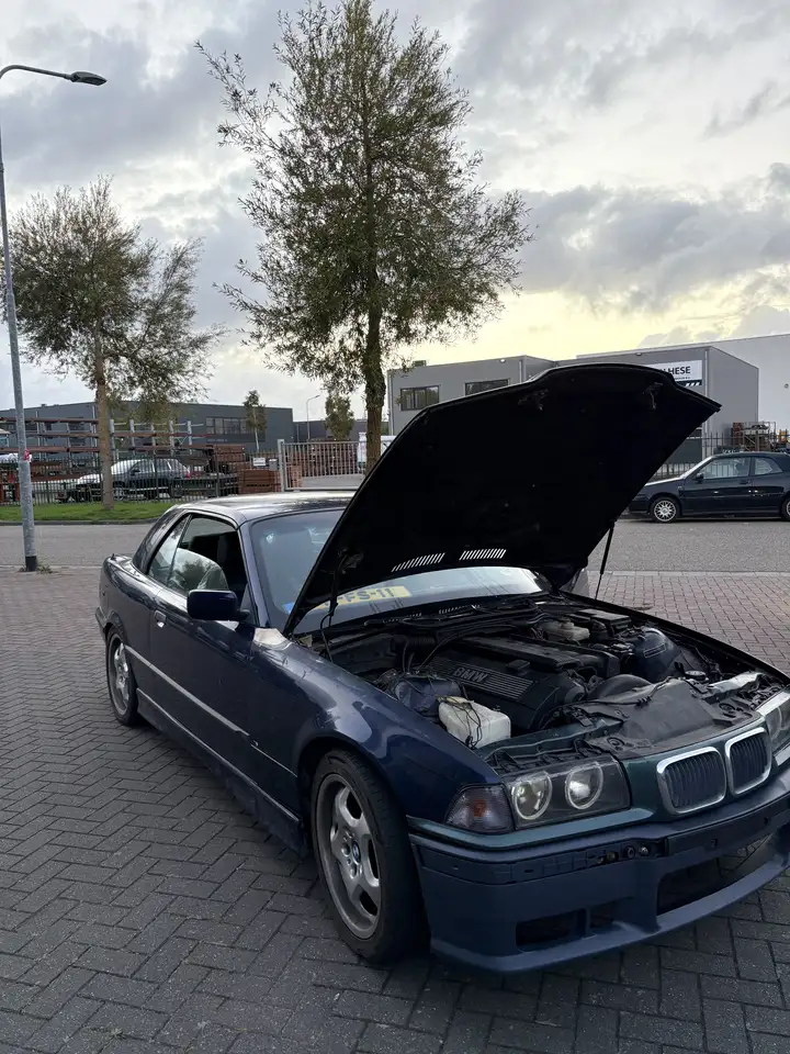 BMW 320 BMW 3-Serie 2.0 I 320 Cabriolet 1996 Blauw PROJECT — photo 1 of 19