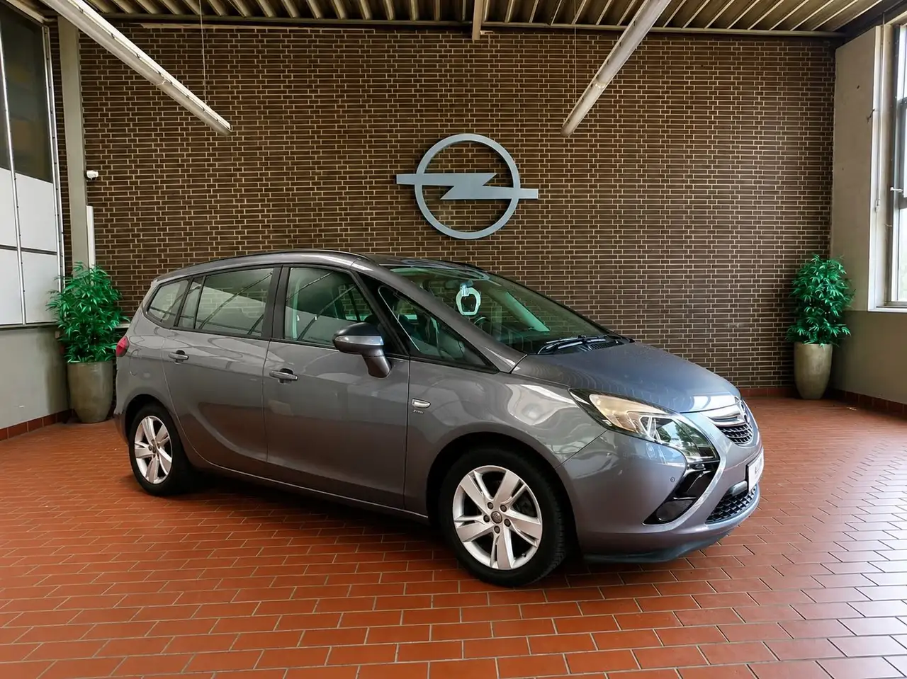 Opel Zafira C Tourer Drive — photo 1 of 15