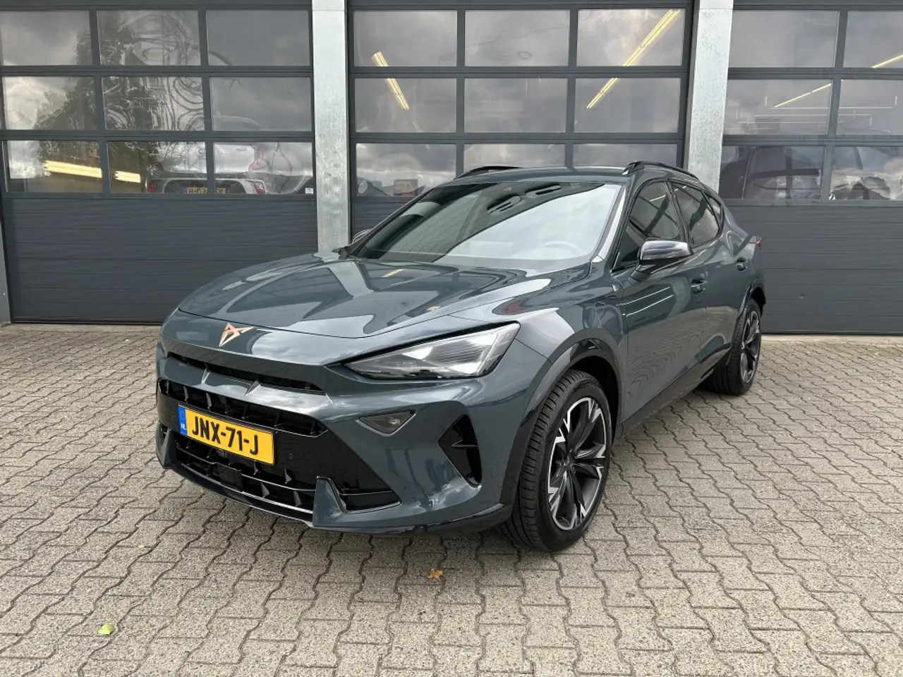 CUPRA Formentor 1.5 e-Hybrid 204pk DSG-6 Business — photo 1 of 33