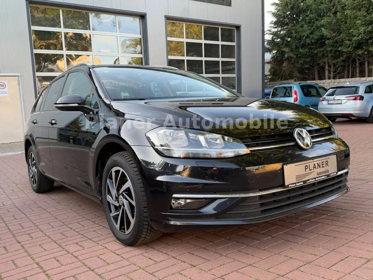 Volkswagen Golf VII Join DSG AHK Navi Sitzh. Service neu — photo 1 of 15