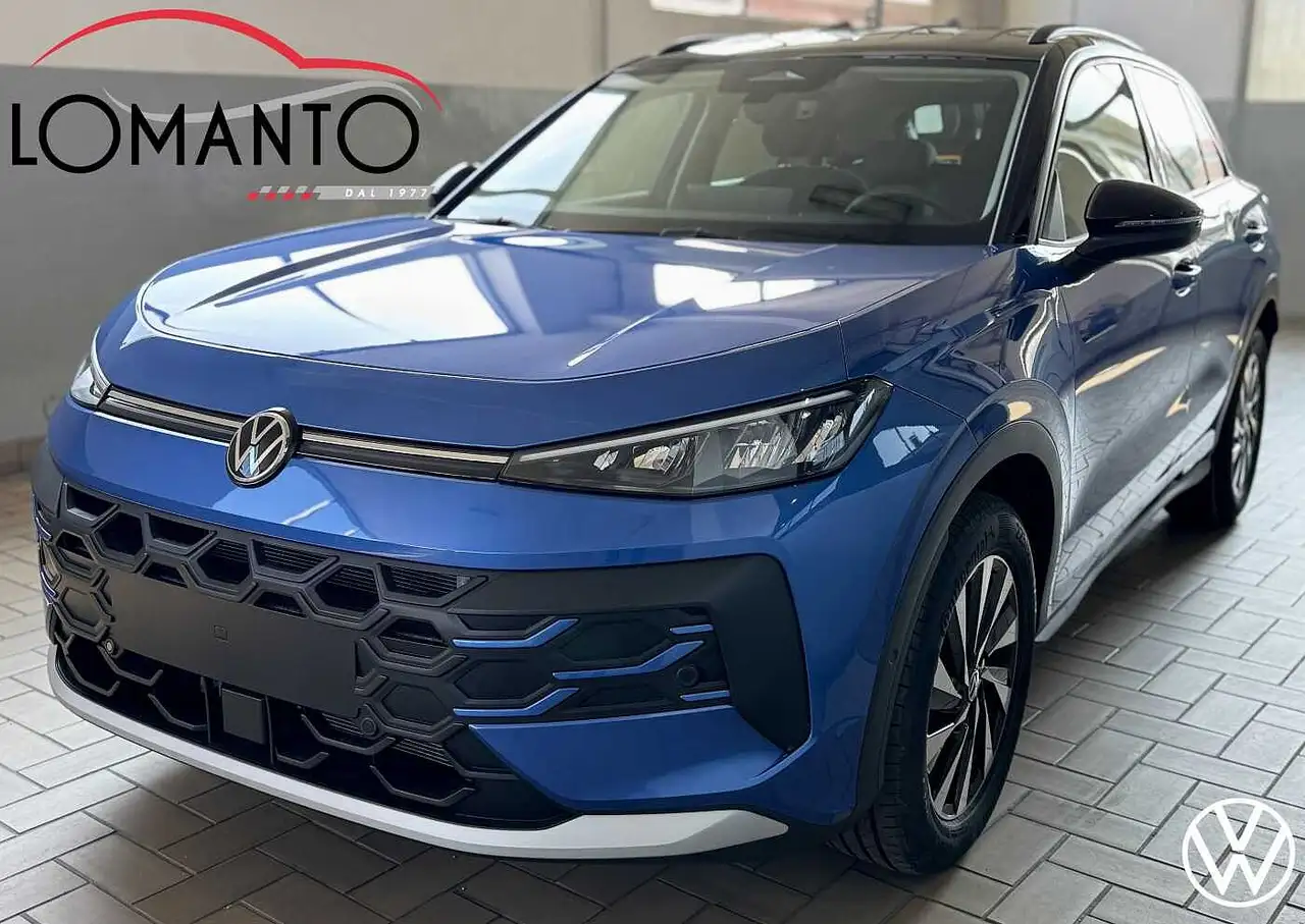 Volkswagen T-Roc . 1.5 eTSI ACT DSG Life 115CV — photo 1 of 8