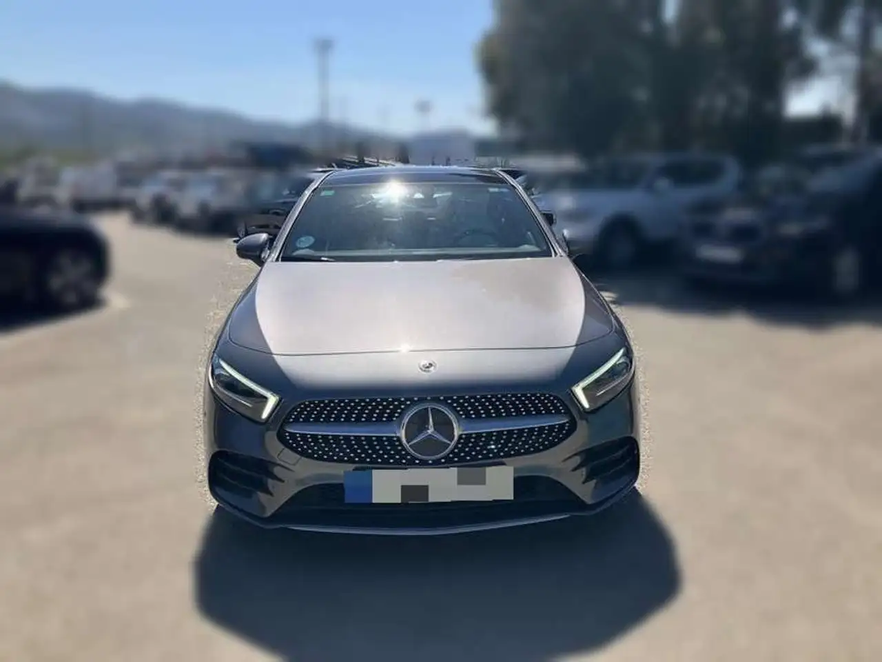 Mercedes-Benz A 180 Sedán — photo 1 of 15