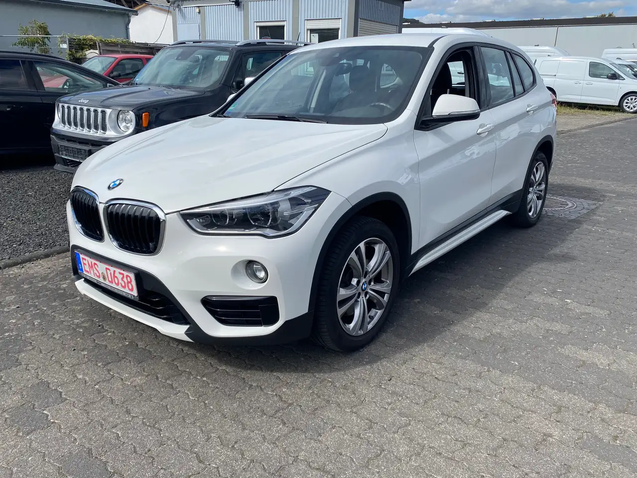 BMW X1 xDrive 25 d Sport Line — photo 1 of 15