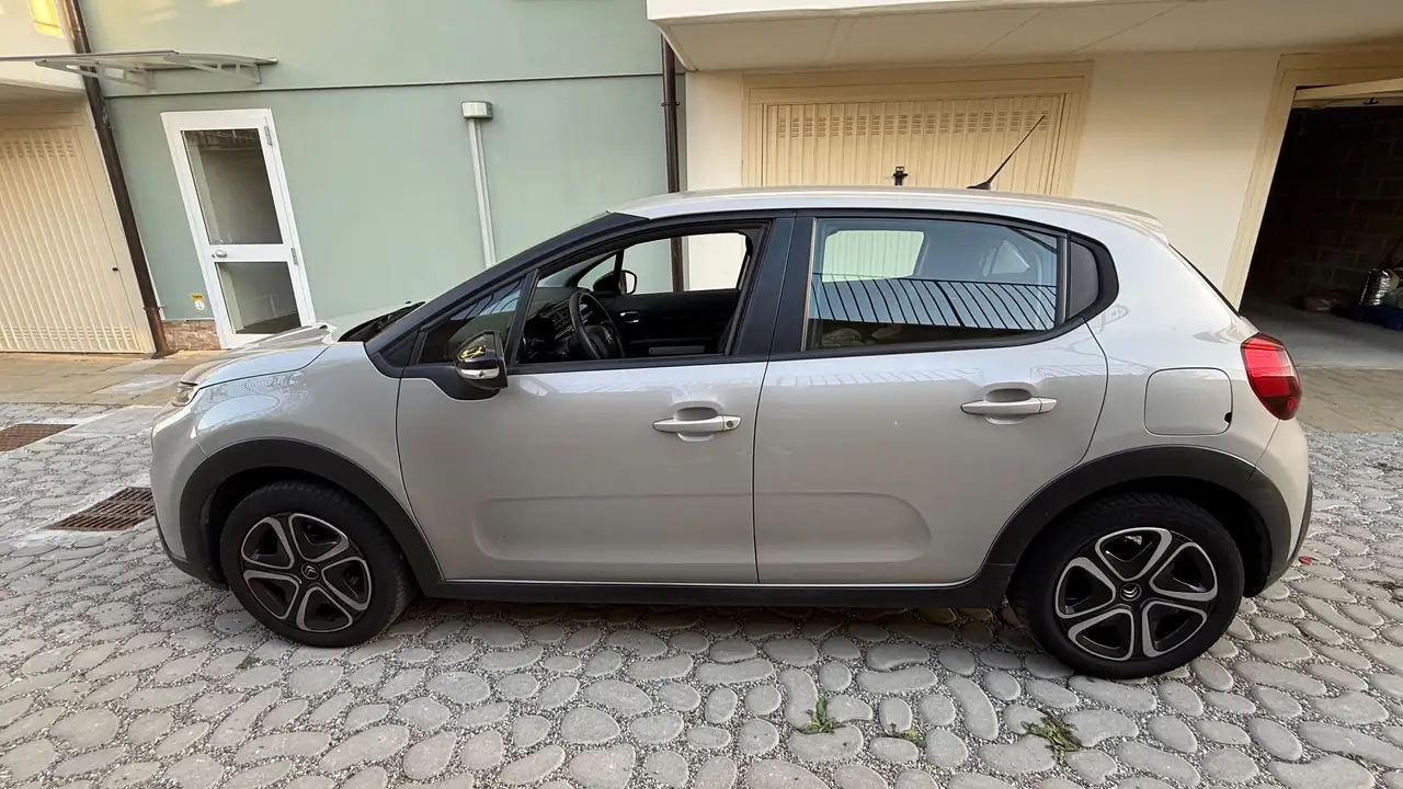 Citroen C3 1.2 puretech Elle s&s 82cv my18 — photo 1 of 7