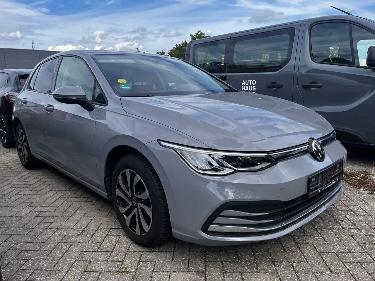 Volkswagen Golf VIII 2.0 TDI Active Automatik — photo 1 of 7