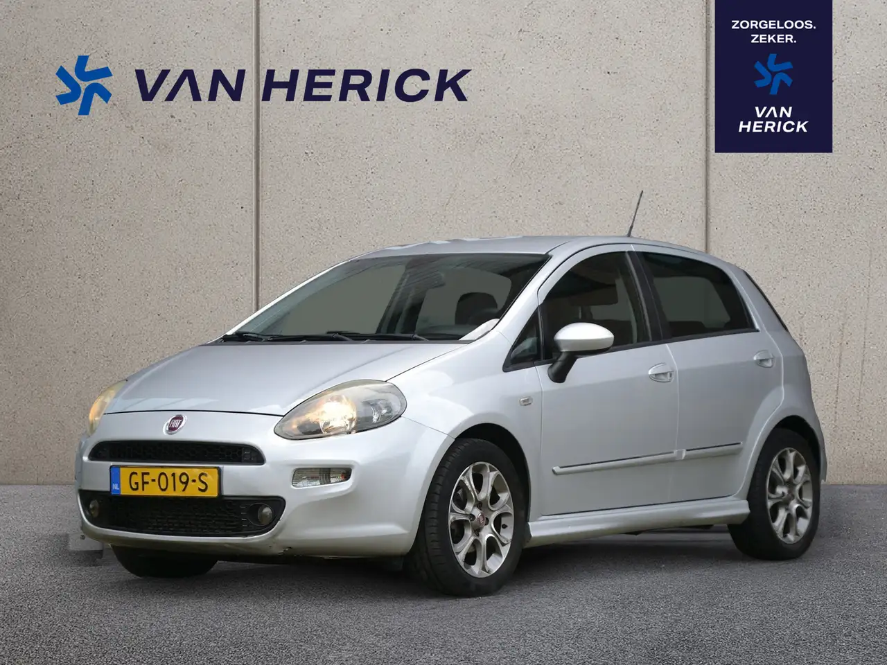 Fiat Punto Evo 0.9 TwinAir 100PK Lounge | Trekhaak | Climate Cont — photo 1 of 16