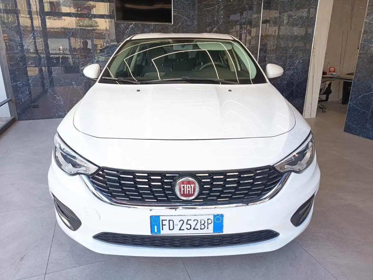 Fiat Tipo 1.4 T-Jet GPL Lounge — photo 1 of 15